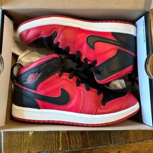 Kids (size 3Y) Jordan 1 mids | Gym Red